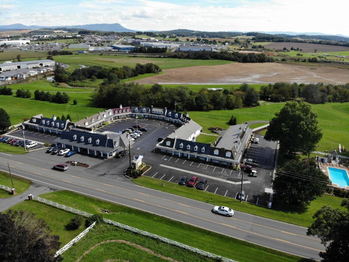 The Village Inn Harrisonburg Bagian luar foto