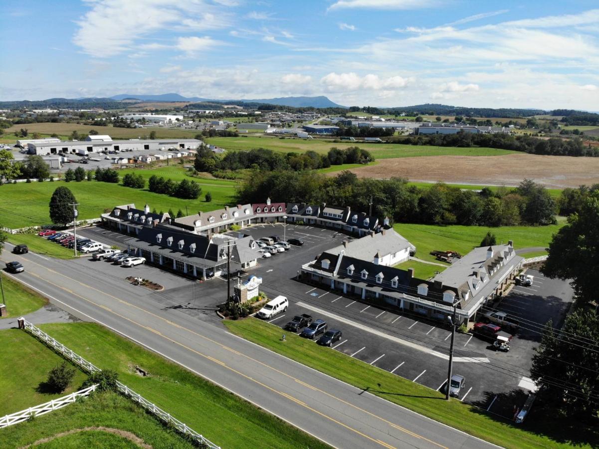 The Village Inn Harrisonburg Bagian luar foto