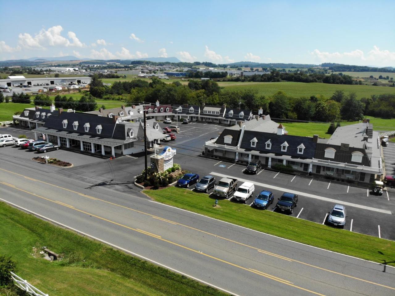 The Village Inn Harrisonburg Bagian luar foto