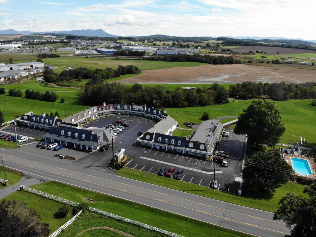 The Village Inn Harrisonburg Bagian luar foto